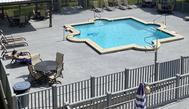Stunning river views + beach access! Quiet owners unit for longer-term rentals