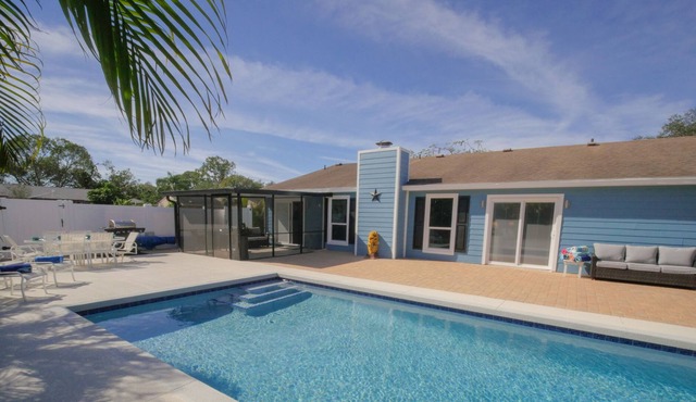 Stunning & Spacious Pool Home in Sarasota!