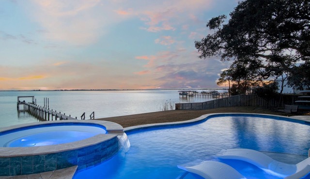 Stunning Waterfront Villa w Incredible Views - Htd Pool, Spa, Dock, Beach, Gm Rm