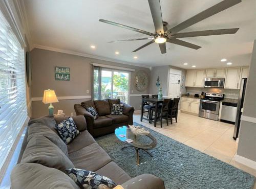 Stylish and Modern 2 bedroom, 2 bathroom. The Mermaid Suite.