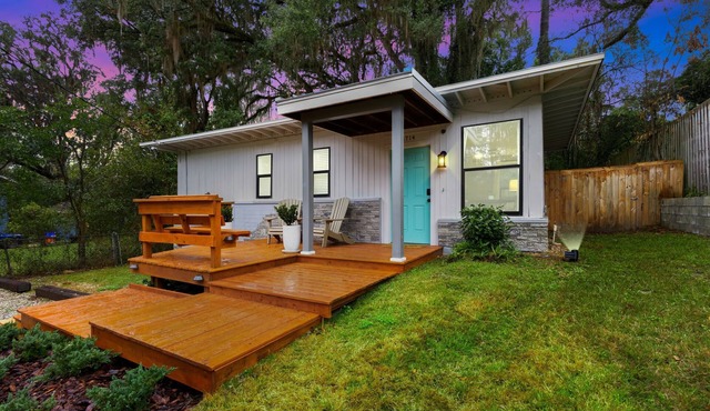 Stylish Bungalow, Walk to UF, BHG, Publix