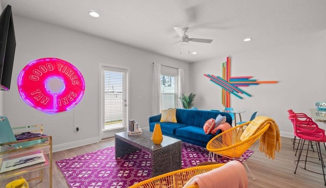 Stylish New Build!★3 Miles→Beach★Pool Access