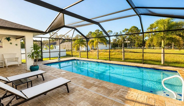 Stylish Seahorse Villa in Cape Coral with Heated Pool
