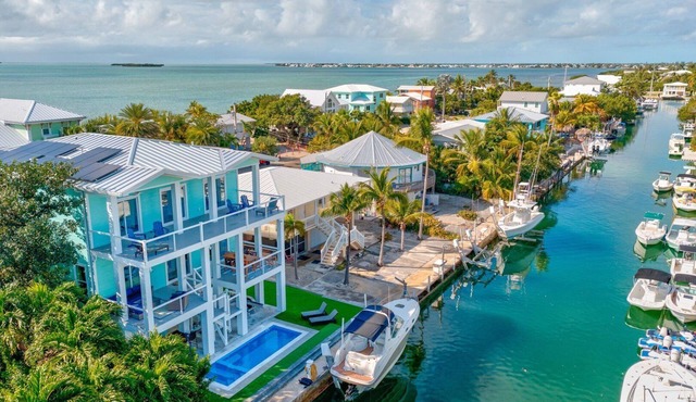 Summerland Serenity – Elevated Waterfront Luxury with Private Elevator & Pool