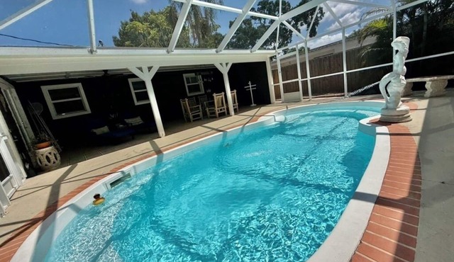 Sun & Splash Retreat Minutes to Beach + Downtown