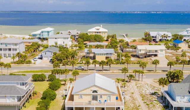 Sunglow Bungalow | Beach Access, Game Room!