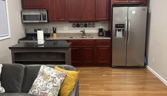 Sunny Spacious - 2 bedroom, 2nd Floor Apartment in Brooklyn