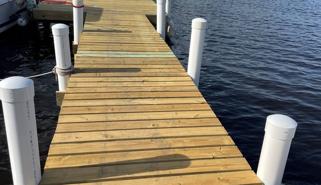 Sunrise ensuite, 1 Bed 1 bath on privately owned property on the Bay in Nokomis.