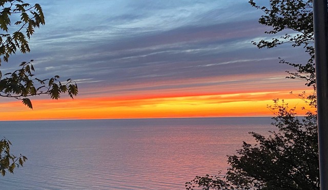 Sunset Serenity - INCREDIBLE HOME ON BLUFF OVERLOOKING LAKE MICHIGAN!
