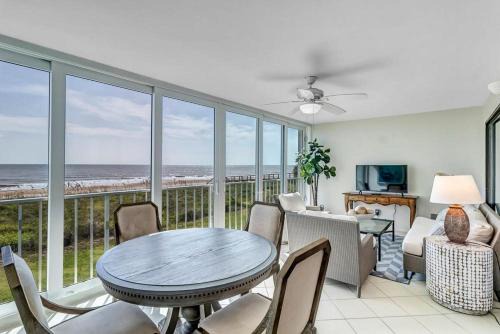 Sunshine Manor - Oceanfront Retreat