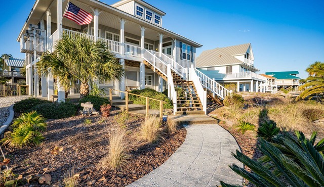 Sunshine & Savings 20% OFF! Beach Retreat, Easy Beach Access