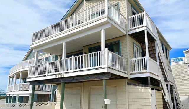 Sweeping Ocean Views-Located in the quiet end of Sea Isle