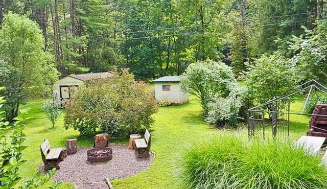 Terrific waterfront 3-bedroom house in charming Waterville