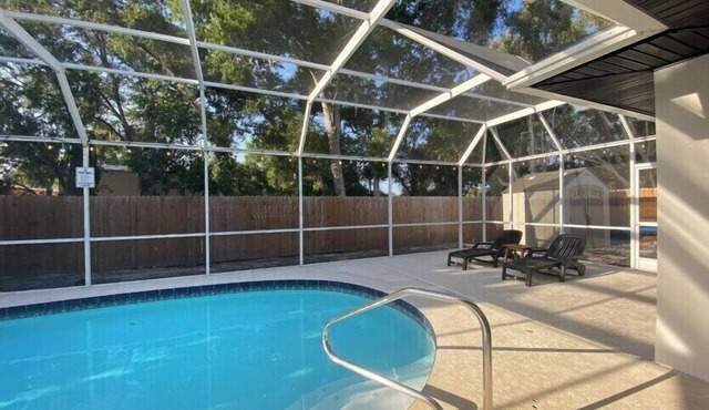 The Black Swan | Private Pool + Outdoor Dining