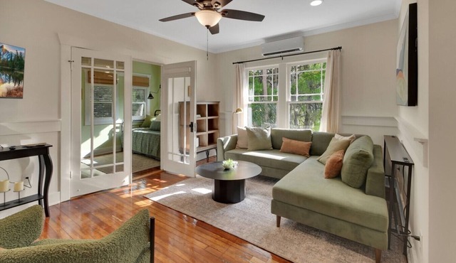 The Canopy | Historic and Bright 2BR Flat, High Ceilings, Stetson & Downtown