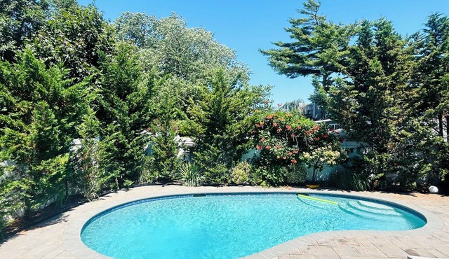 The Endless Summer House Only 10 Mins Drive to Long Beach! Heated saltwater Pool