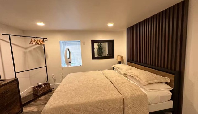 The Everdrian Soul – Modern Romantic Stay with NYC Vibes & Easy Access