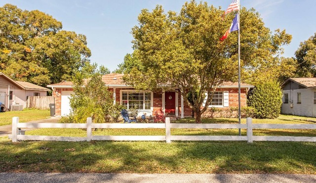 The Flo's house, Snowbird Winter Haven Spacious 1800 sq ft Home with New Lanai