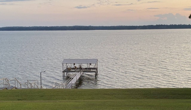 THE GEORGIA SHORES Retreat on Lake Eufaula AL. Pet Friendly! Kayak's available.
