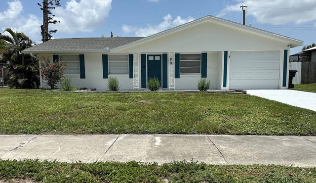 The Getaway House! 10-15 Minutes away from the beach and downtown Fort Myers.