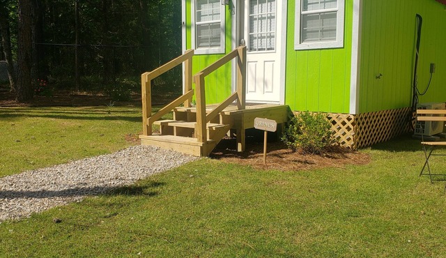 The Griinch- Cozy Tiny House 9 Miles to AUBURN AL & Jordan Hare Stadium