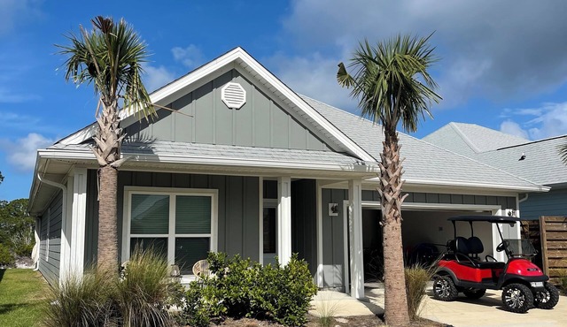 The Heron Beach House in Windmark/Mexico Beach, 2 Pools & 5 min walk to Beach.