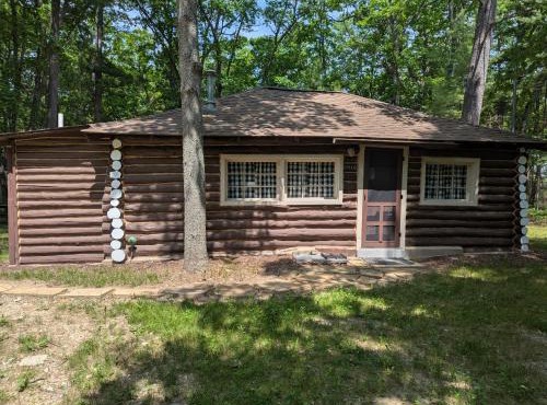 The Hideout - Cute and Quiet Rustic Cabin!