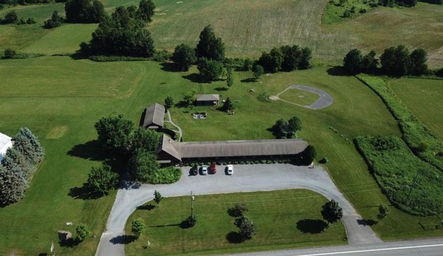 The Meadowlark Inn
