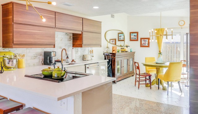 The Octopus Lounge - Pet-friendly Pool Home off Flagler Ave!