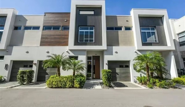 THE Q LUXURY & QUALITY MODERN SARASOTA DOWNTOWN LIFESTYLE CLOSE TO LIDO BEACH