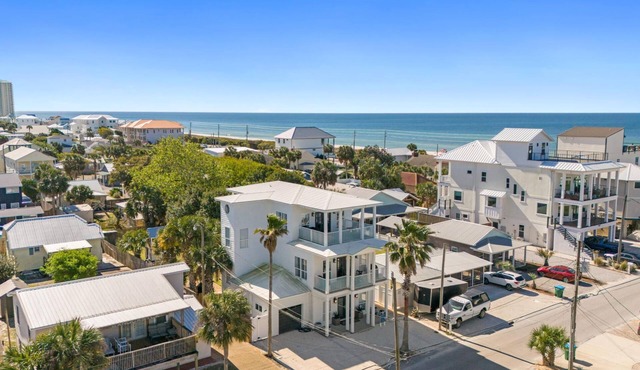 The Sandcastle - Steps to Beach, Pet Friendly, Hot Tub, Splash Pad & Gulf Views