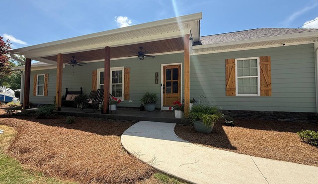 The West Nest on Lake Blackshear 4BR Pool, Outdoor Kitchen & Guest House