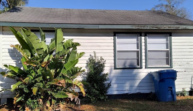 This a very nice area and its 30 from Daytona Beach, Orlando. Close to downtown