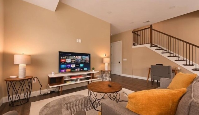 This apartment is a 3 bedroom(s), 2.5 bathrooms, located in Warrendale, PA.