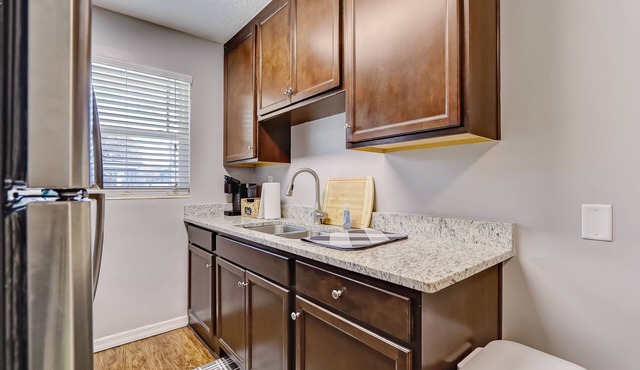 This apartment is a 1 bedroom(s), 1 bathrooms, located in Jacksonville, FL.
