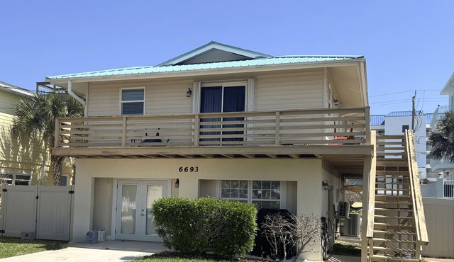 This delightful 2-bedroom, 1-bath home enjoys an unbeatable location between the river and the ocean. Directly across the street, you'll find a well-known manatee viewing area near Mary McLeod Bethune Park, while a short stroll takes you to the beach