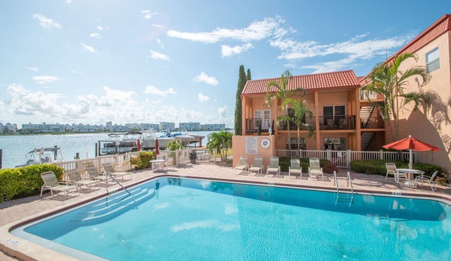 Tons of Amenities-Beach-Renovated Kitchen
