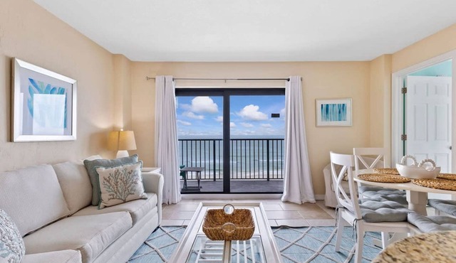 Top Floor Oceanfront Condo w Pool Beach Access