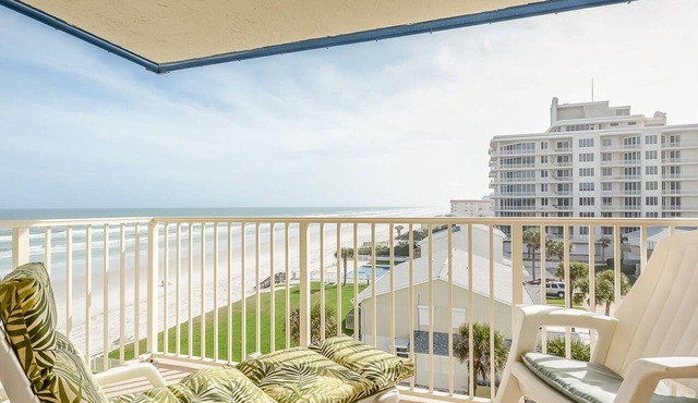 🏖️Top Floor Ocean View Retreat with Balcony and Pool, Close to Shopping and Dining | HA508🌊