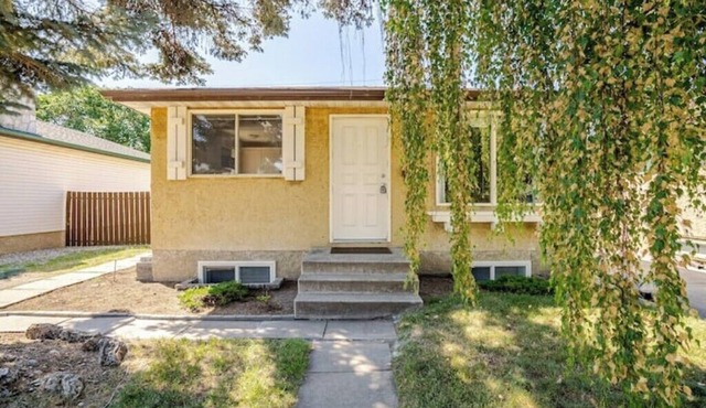 Tranquil Home in Bracewood Community of Calgary Southwest Alberta. in Calgary