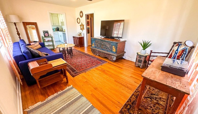 Tranquil Retreat in historic district. Your Home Away from Home.