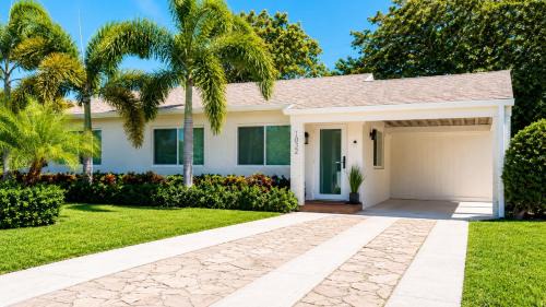Tropical Oasis 3 Bedroom House with Hot Tub West Palm Beach