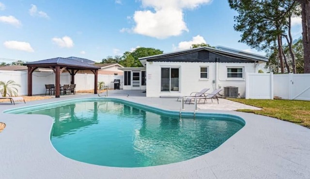Tropical Oasis w/Pool near Beach