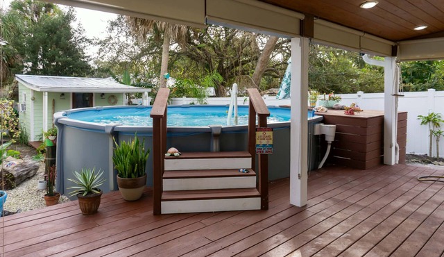 Tropical Pool Retreat + Walk to River + Pet Friendly