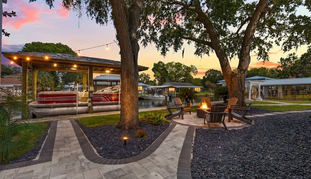 Tropical Retreat w/Pool, Hot tub & Private Dock