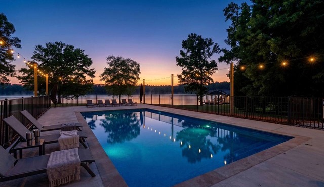 Ultimate Lakefront Cabin with Outdoor Pool in Georgia