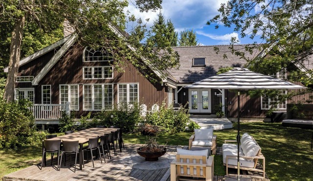 Unique 4 bed 5 bath cottage with 3 bed 2 bath guest cottage on Lake Muskoka in Gravenhurst