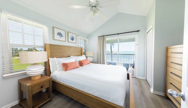 Unwind and Relax! Amazing Unit w/Spacious Living Room, Balcony, Onsite Pool