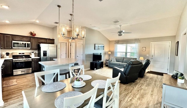 Unwind Yourself - 2/2 with Golf Cart in The Village of Richmond