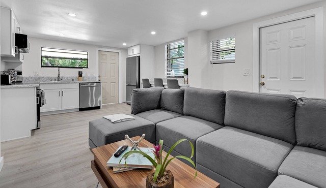 Updated 2 bedroom Space in Islamorada Arts District. Walk to Many Attractions!